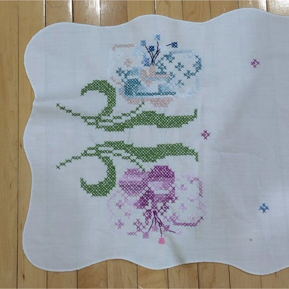 Vintage Handmade Cross Stitch Table Runner Dresser Scarf Floral Flower Spring 14 - Picture 2 of 8